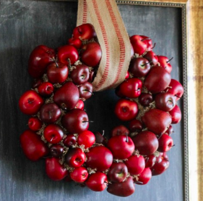 Red apple wreath